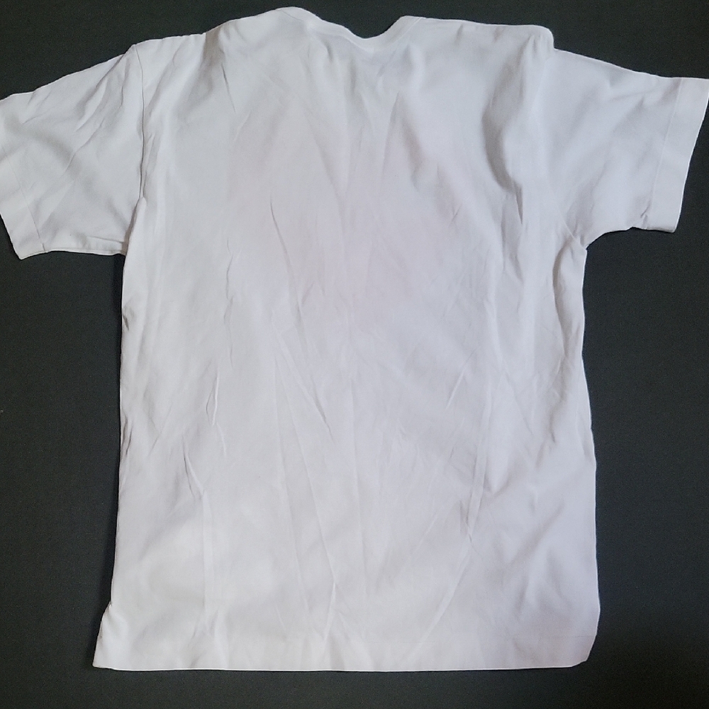 🆕️ Comme des Garçons PLAY White T-Shirt with Red Heart Graphic NWT - Picture 8 of 9